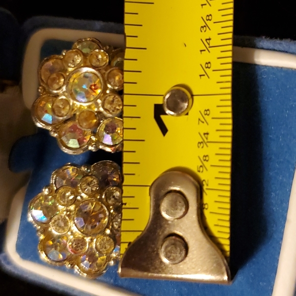 La Rue clips vintage AB stones flower screw back earrings - Picture 8 of 11